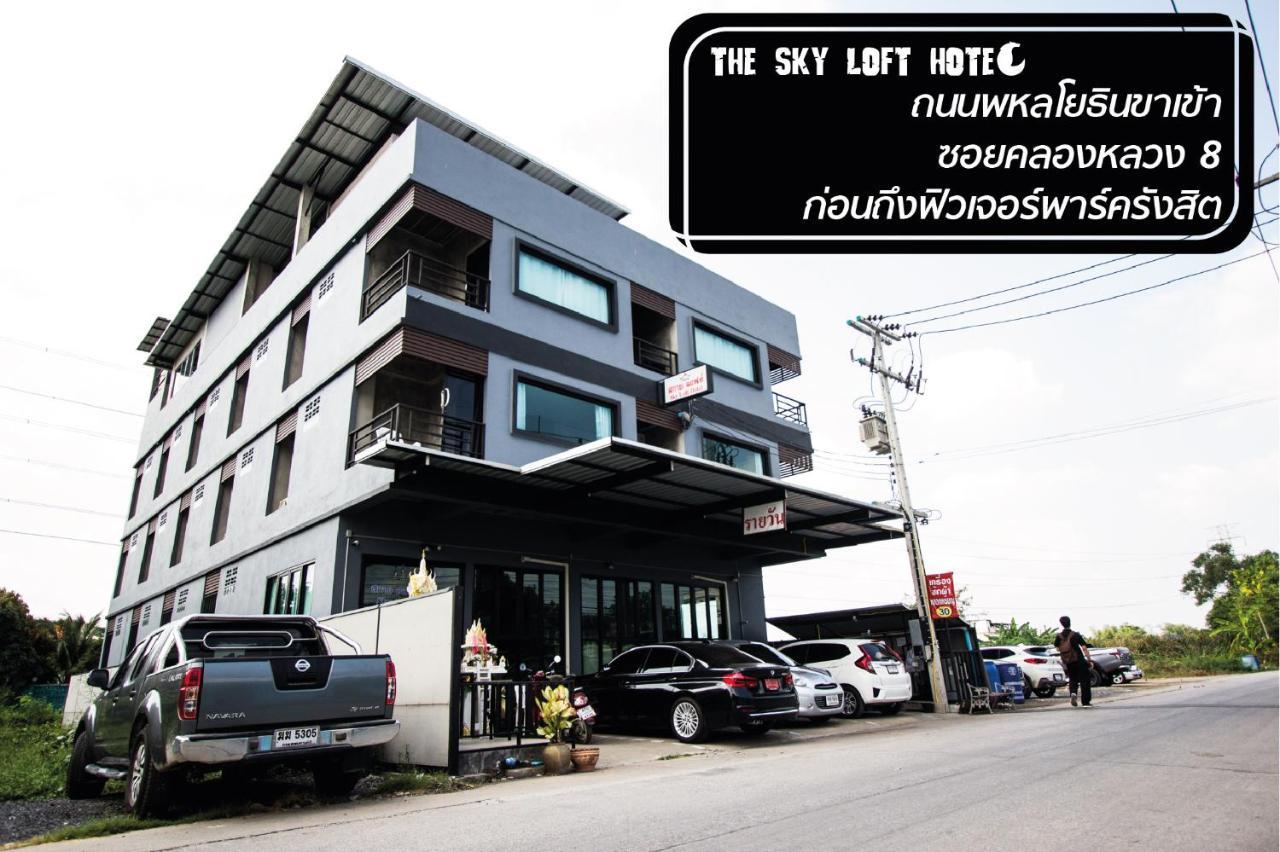 The Sky Loft Hotel Pathum Thani Exteriör bild