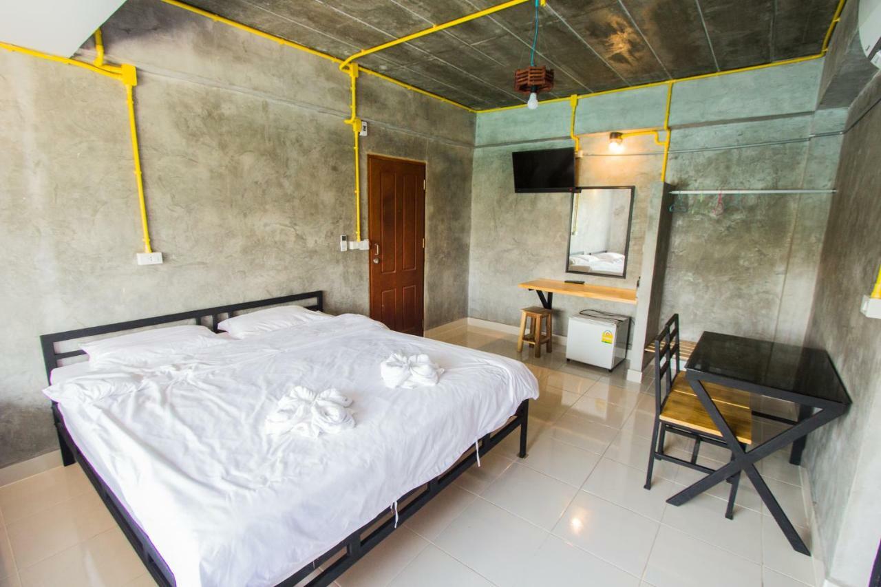 The Sky Loft Hotel Pathum Thani Exteriör bild