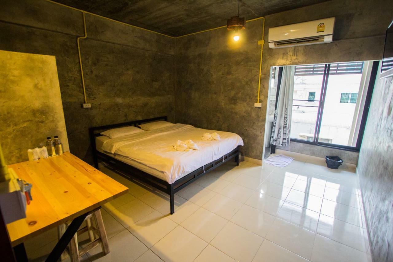 The Sky Loft Hotel Pathum Thani Exteriör bild