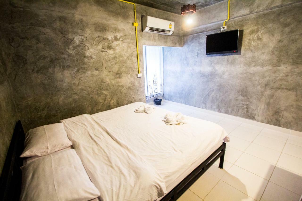 The Sky Loft Hotel Pathum Thani Exteriör bild