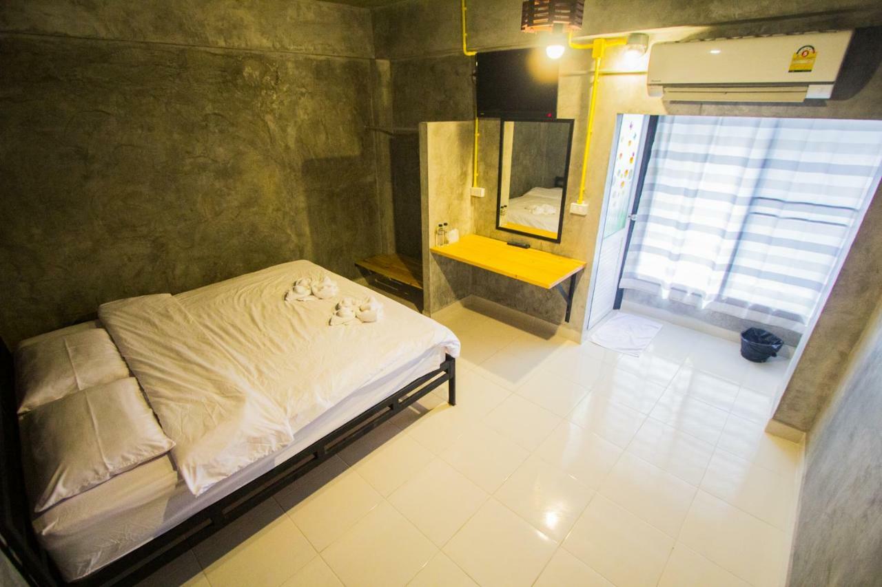 The Sky Loft Hotel Pathum Thani Exteriör bild