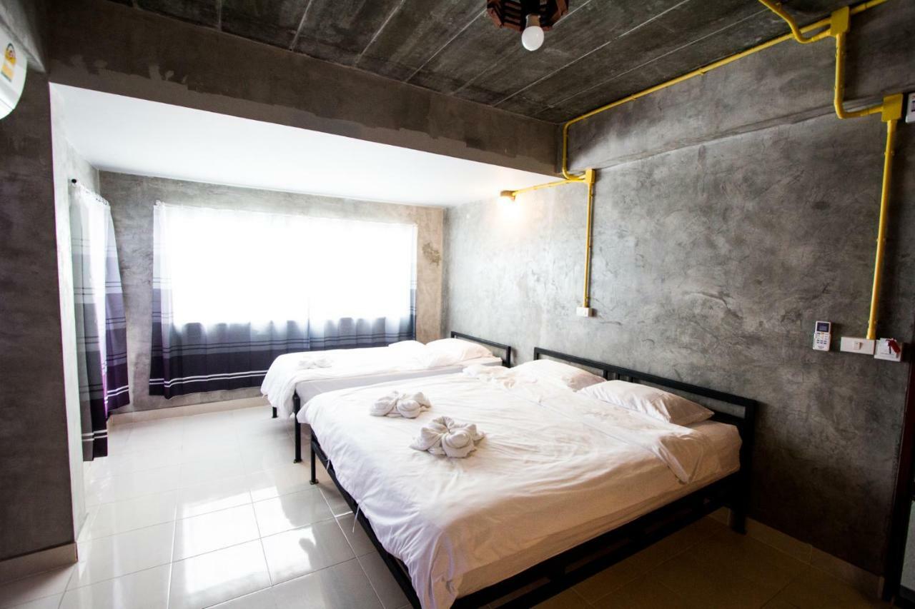 The Sky Loft Hotel Pathum Thani Exteriör bild