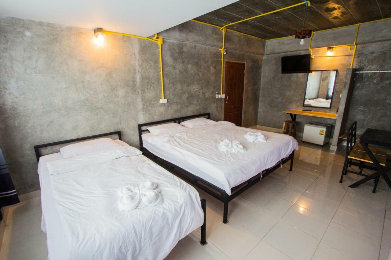 The Sky Loft Hotel Pathum Thani Exteriör bild