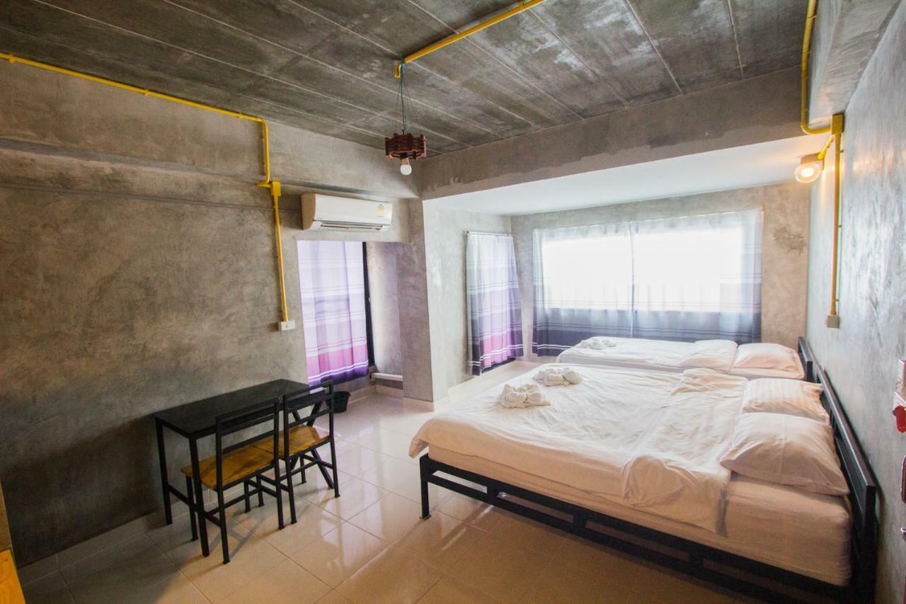 The Sky Loft Hotel Pathum Thani Exteriör bild