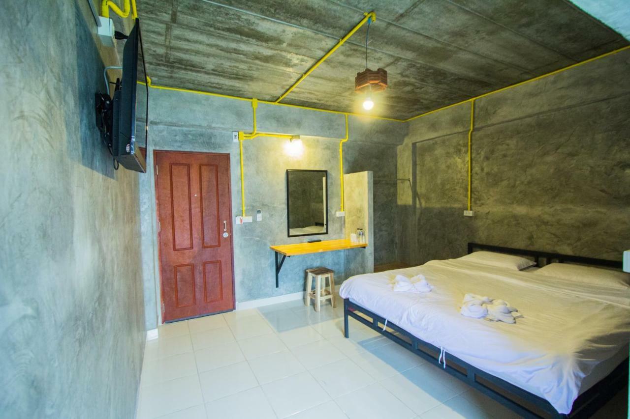 The Sky Loft Hotel Pathum Thani Exteriör bild