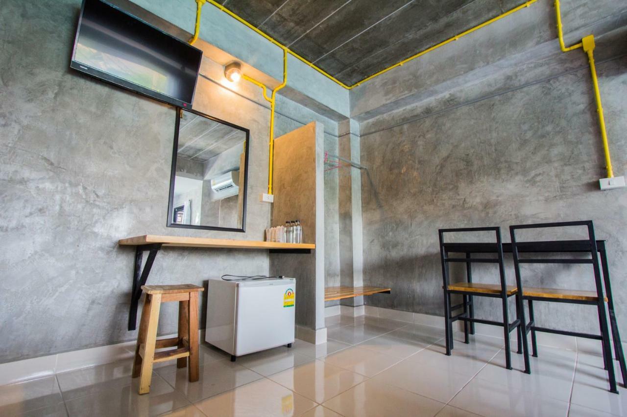 The Sky Loft Hotel Pathum Thani Exteriör bild