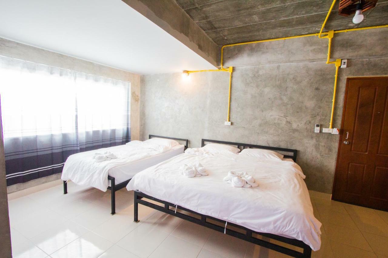 The Sky Loft Hotel Pathum Thani Exteriör bild
